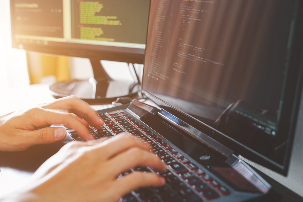 The,Man’s,Hand,Typed,The,Coding,Kotlin,Language,On,The